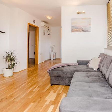 Apartment Roko - Up To 4 People With Free Parking Задар Экстерьер фото