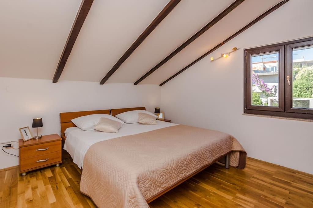 Apartment Roko - Up To 4 People With Free Parking Задар Экстерьер фото