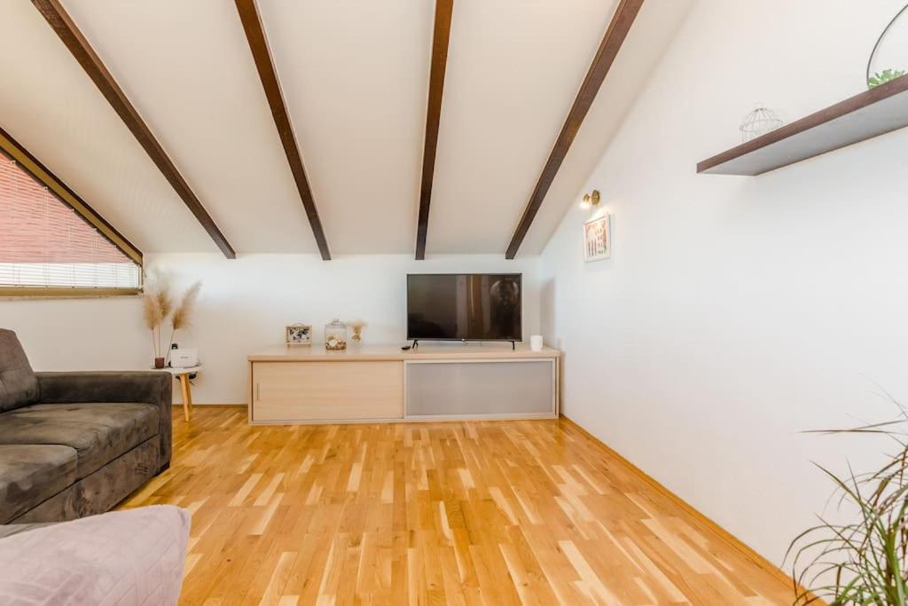 Apartment Roko - Up To 4 People With Free Parking Задар Экстерьер фото