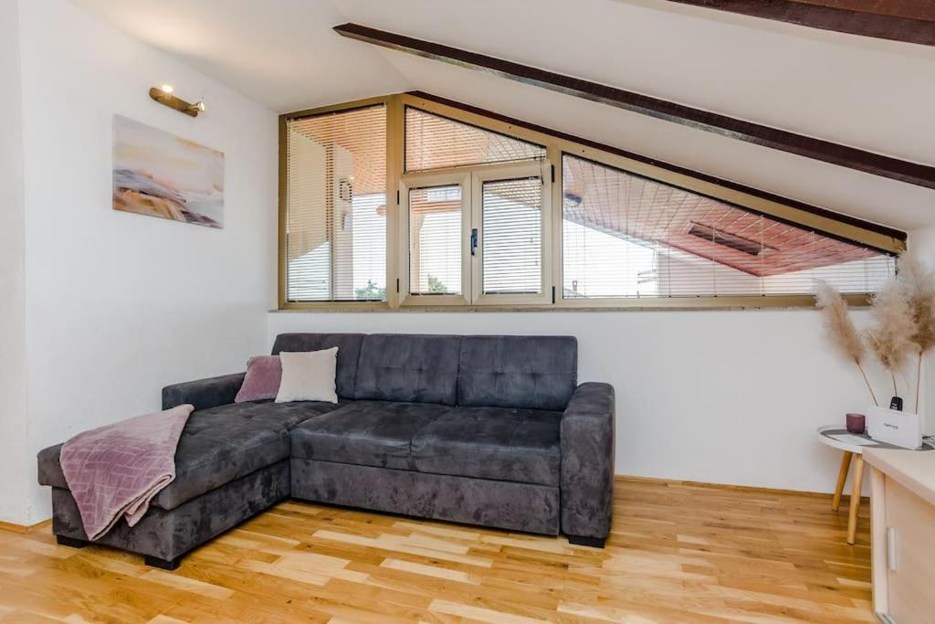 Apartment Roko - Up To 4 People With Free Parking Задар Экстерьер фото