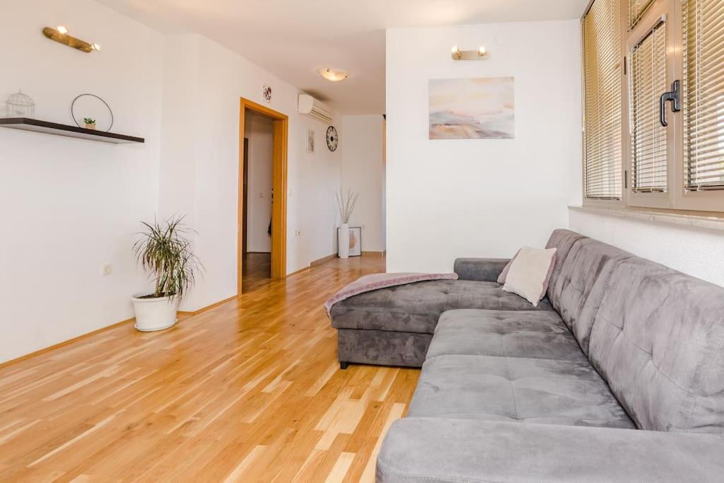 Apartment Roko - Up To 4 People With Free Parking Задар Экстерьер фото