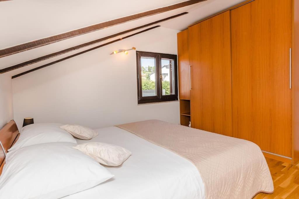 Apartment Roko - Up To 4 People With Free Parking Задар Экстерьер фото